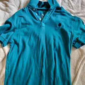 Collared Tshirt. Size M.